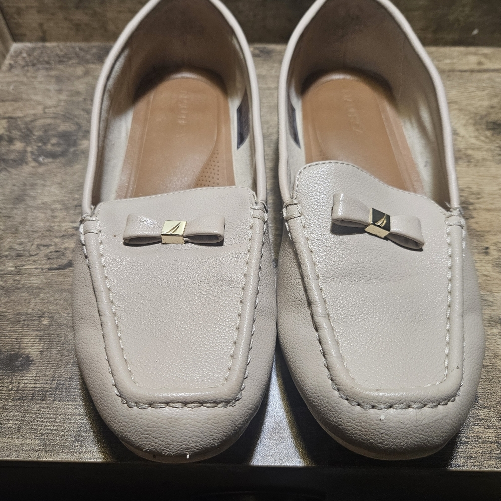 Nautica Beige Leather Gloafers Womens Size 9